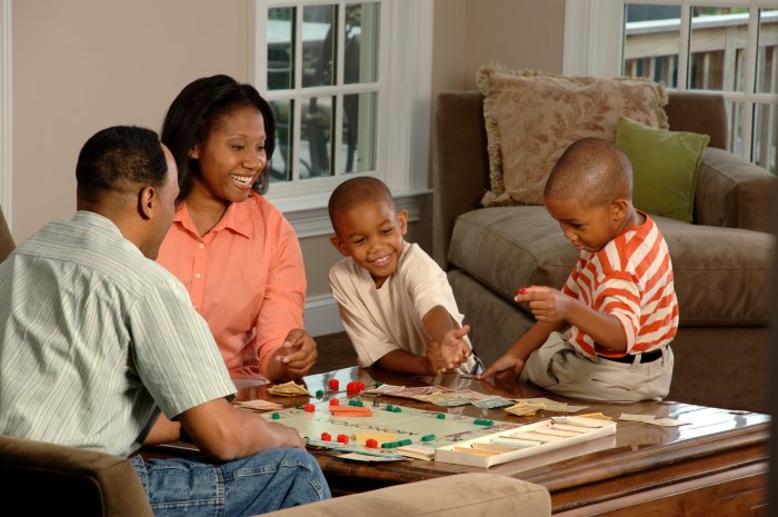 family_playing_a_board_game